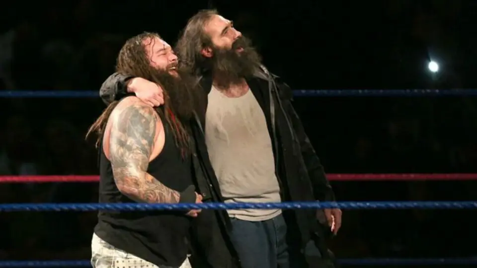 Bray Wyatt vence a Randy Orton con ayuda de Luke Harper