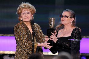 Debbie Reynolds muere tras pérdida de su hija Carrie Fisher