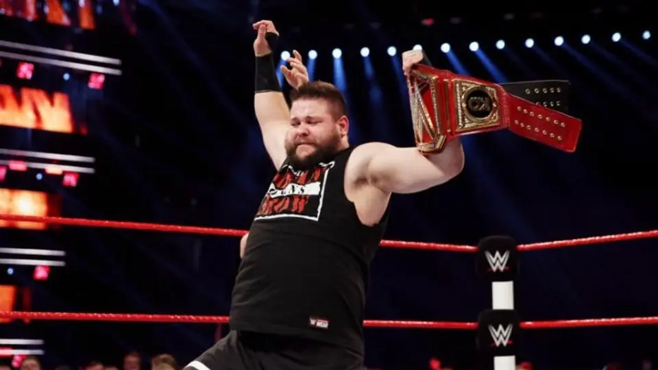 Kevin Owens 'sobrevive' a lucha de cinco hombres