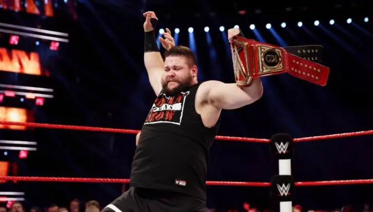 Kevin Owens 'sobrevive' a lucha de cinco hombres