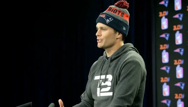 Tom Brady no hablará de política por orden de su esposa