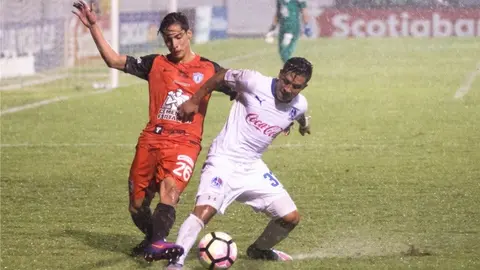 Pachuca empata y avanza como líder en Concachampions