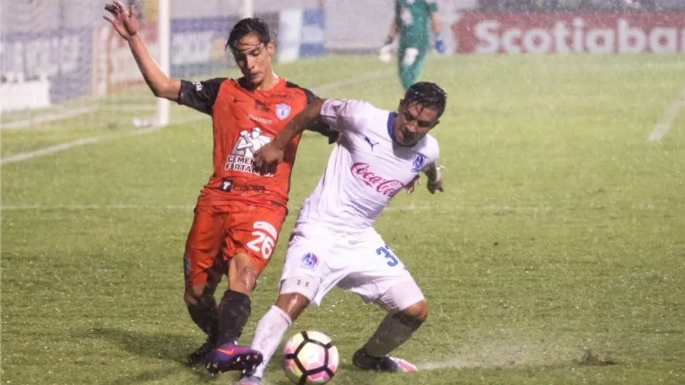Pachuca empata y avanza como líder en Concachampions