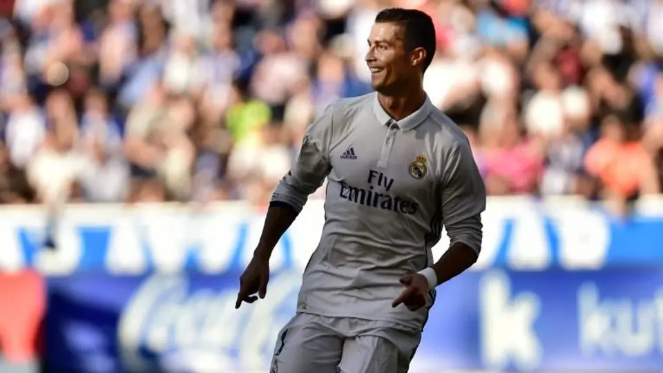 Aficionados del Alavés enseñan trasero a CR7