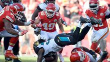 Chiefs frenan en última jugada a Jaguars y ganan