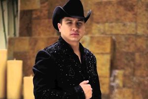 Julión Álvarez, rechazado por cantar el Himno Nacional