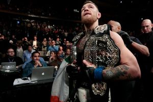 Conor McGregor noquea a Álvarez y es campeón de peso Ligero