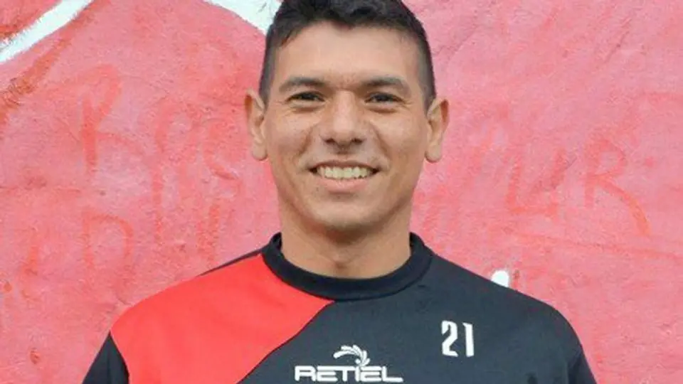 Futbolista cambia su apellido para evitar bullying