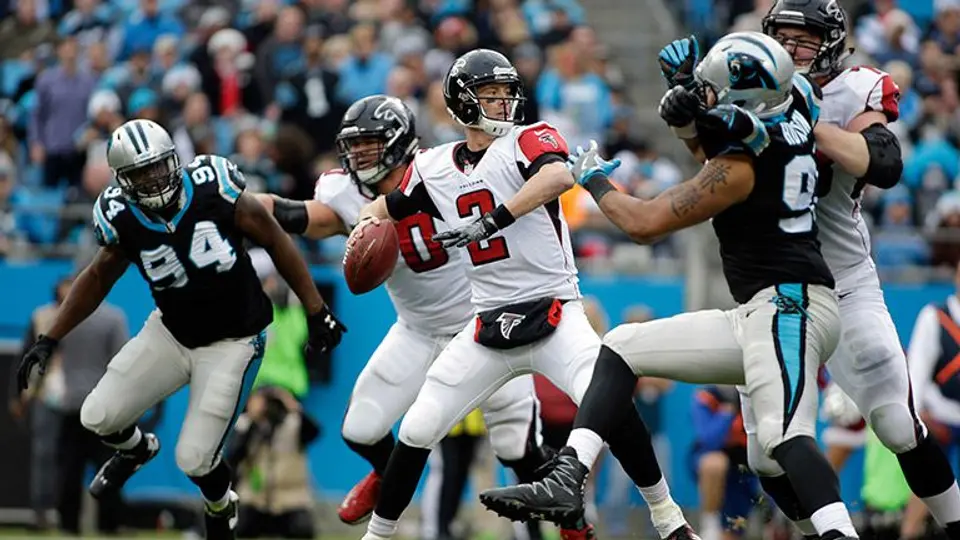 Falcons vence a unas decepcionantes Panthers y vuela a Playoffs