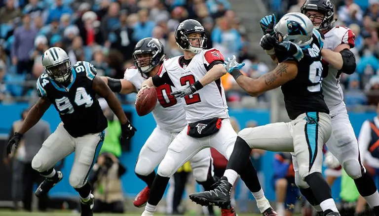 Falcons vence a unas decepcionantes Panthers y vuela a Playoffs