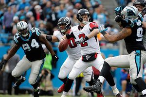 Falcons vence a unas decepcionantes Panthers y vuela a Playoffs