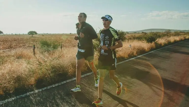 Mexicano, primer invidente en el mundo que completa un triatlón
