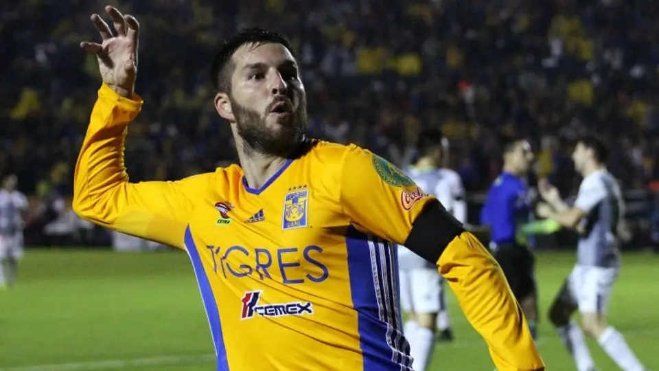 Gignac usa las artes de Milton e 'hipnotiza' personas