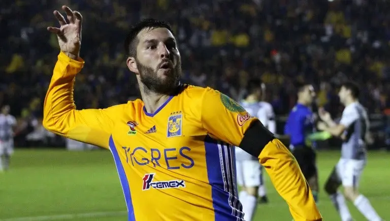Gignac usa las artes de Milton e 'hipnotiza' personas