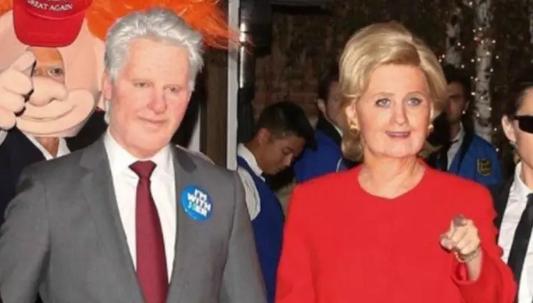 Katy Perry se disfraza de Hilary Clinton en forma de apoyo