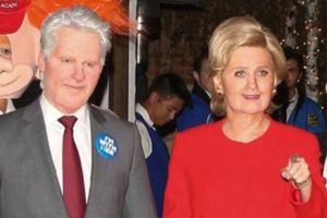 Katy Perry se disfraza de Hilary Clinton en forma de apoyo