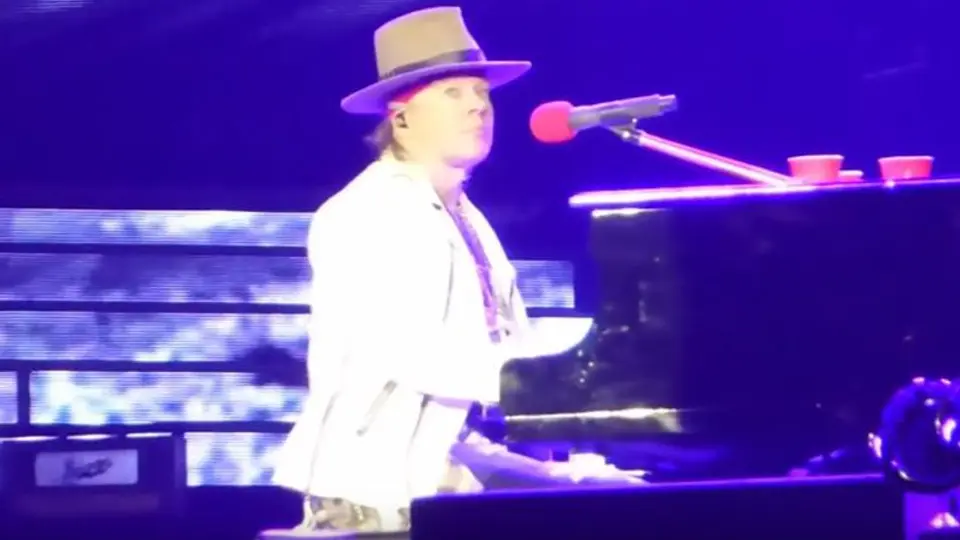 Axl Rose se echa un 'palomazo' con un fantasma