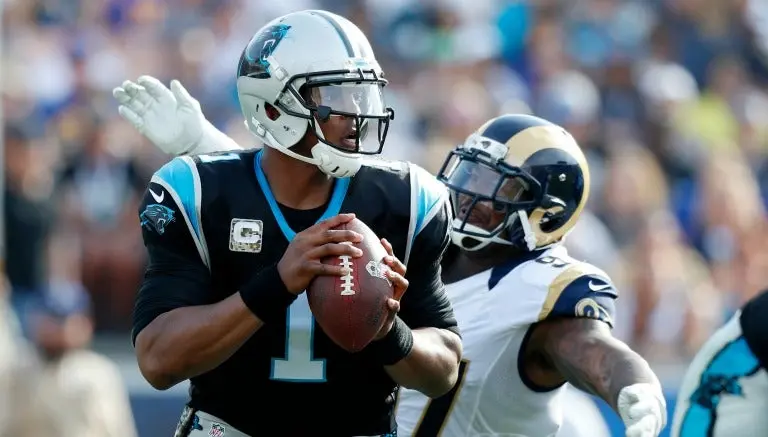 Panthers saca apretado triunfo frente a Rams