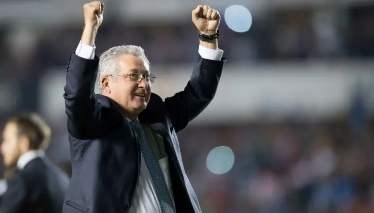 Víctor Manuel Vucetich celebra la obtención de la Copa MX con Querétaro | MEXSPORT