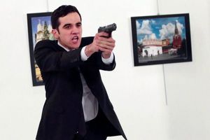 Embajador de Rusia muere tras ser baleado en Turquía