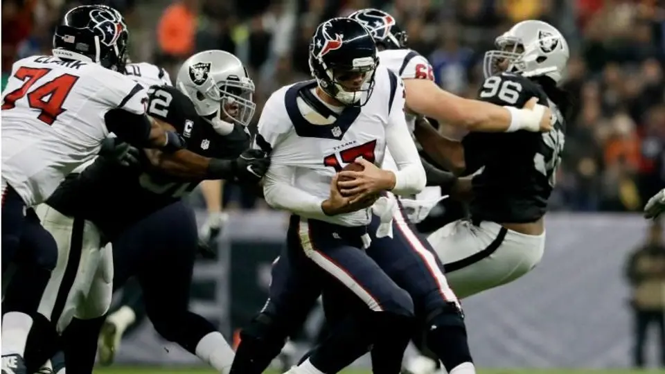 NFL, sorprendida por láser en rostro de Osweiler