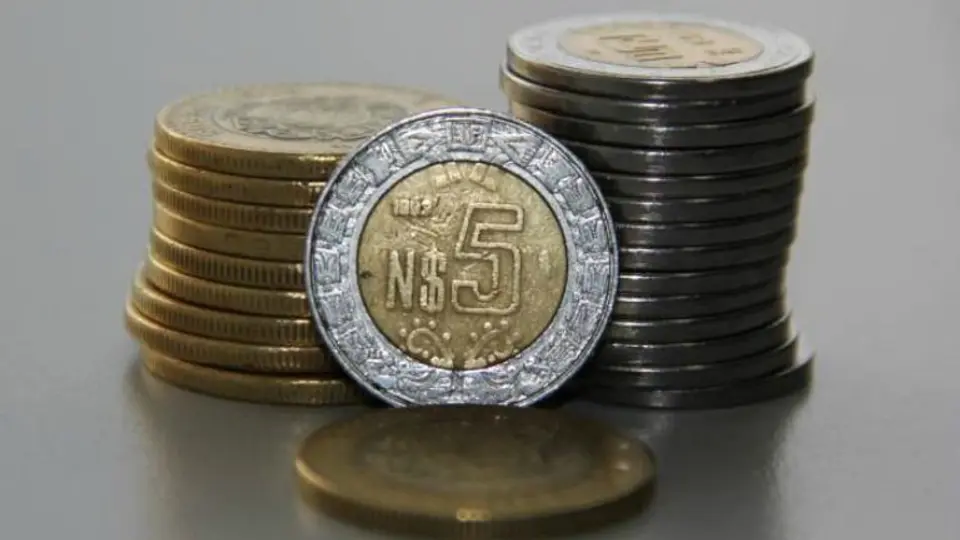 Salario mínimo aumentará a 80 pesos en 2017