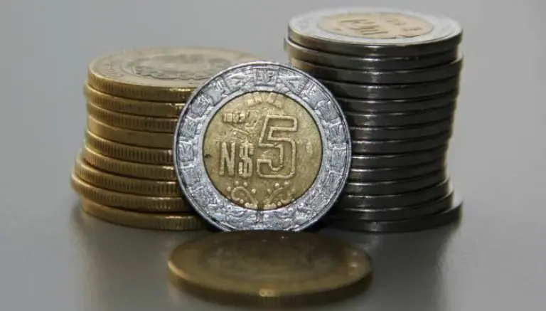 Salario mínimo aumentará a 80 pesos en 2017