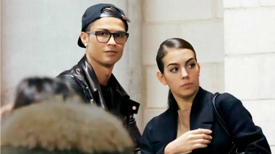 Novia de CR7 pierde su empleo por relación con el jugador
