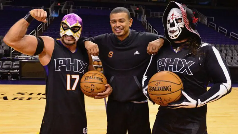 La Parka y el Hijo del Fantasma 'practican' con los Suns