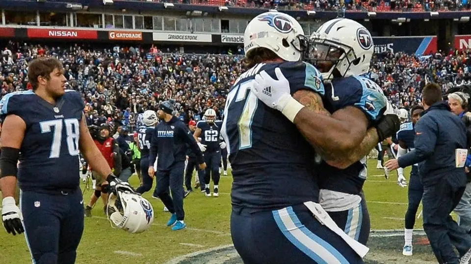 Titans vence a Broncos y llega a la cima de la AFC Sur