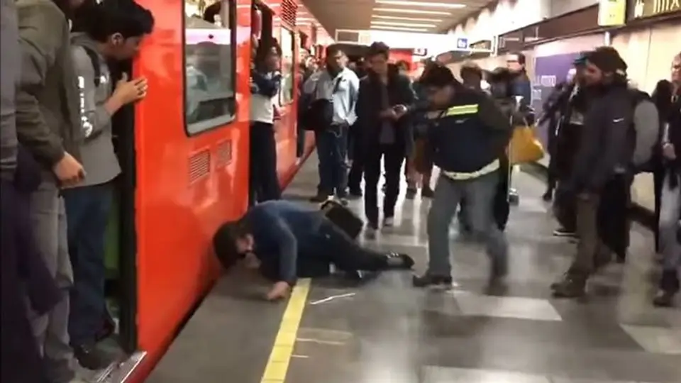Metro CDMX atestigua brutal KO al estilo de MMA's