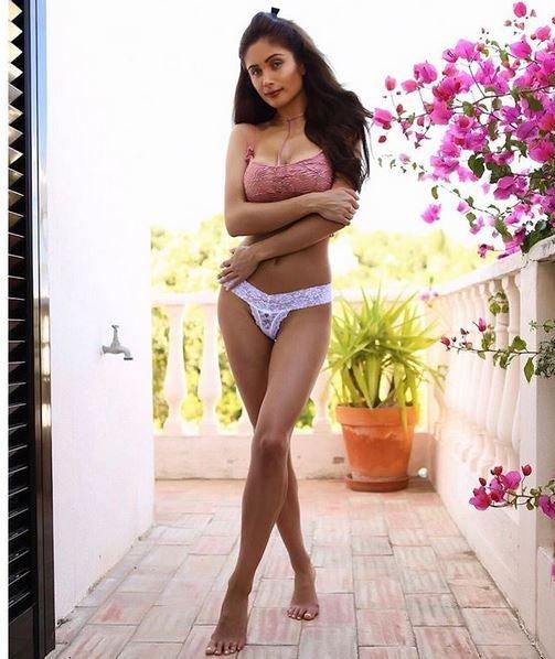 INSTAGRAM @SOPHIEROSEINSTA