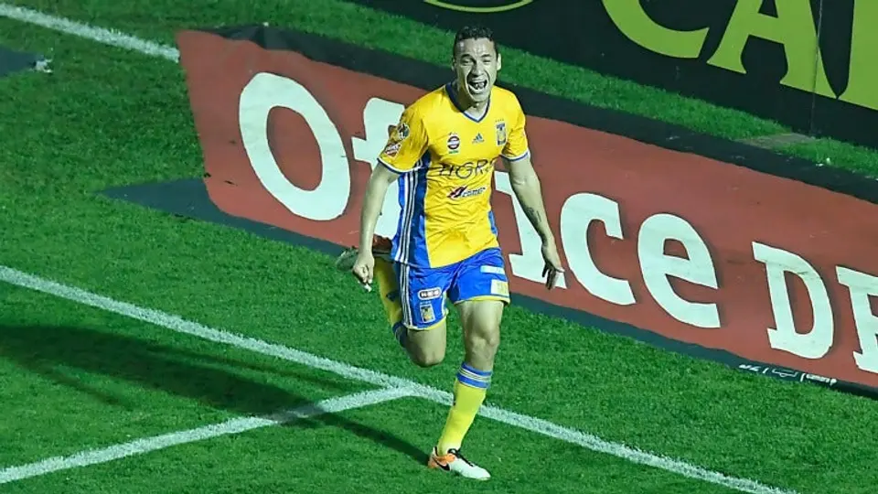 Dueñas llegaría a Chivas sólo con un milagro