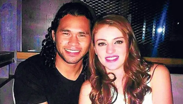 Jovencita hace 'pecar' al Gullit Peña