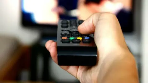 Mexicanos sufren por comida, pero tienen TV de paga