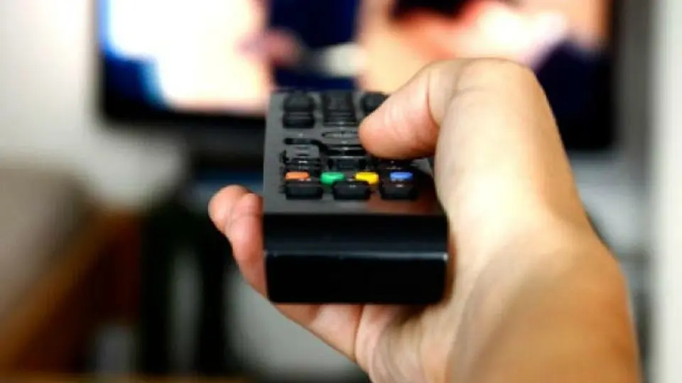 Mexicanos sufren por comida, pero tienen TV de paga