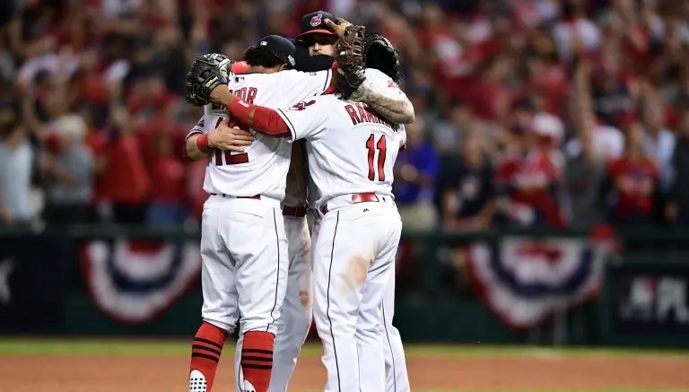Cleveland se lleva el primero de serie divisional frente a Boston
