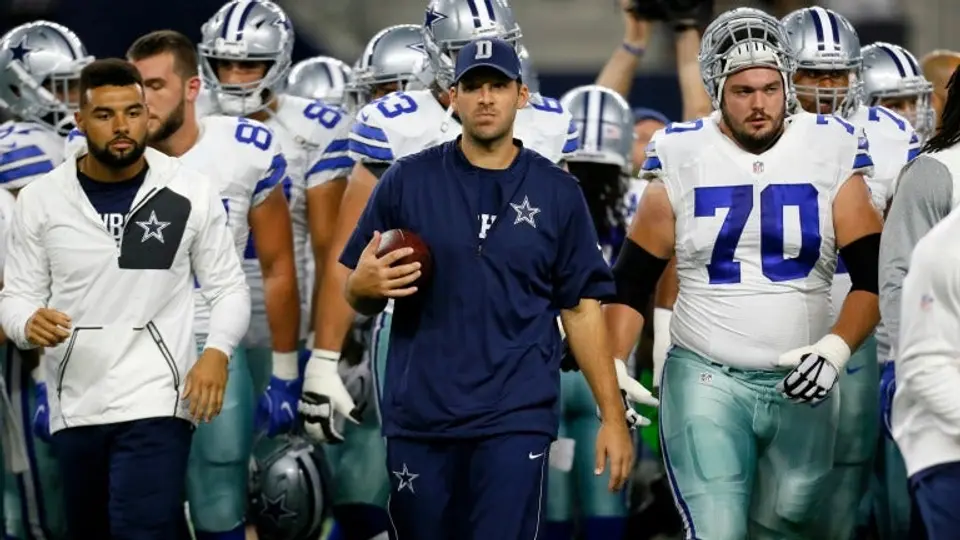 Jerry Jones revela que Tony Romo será suplente en Cowboys