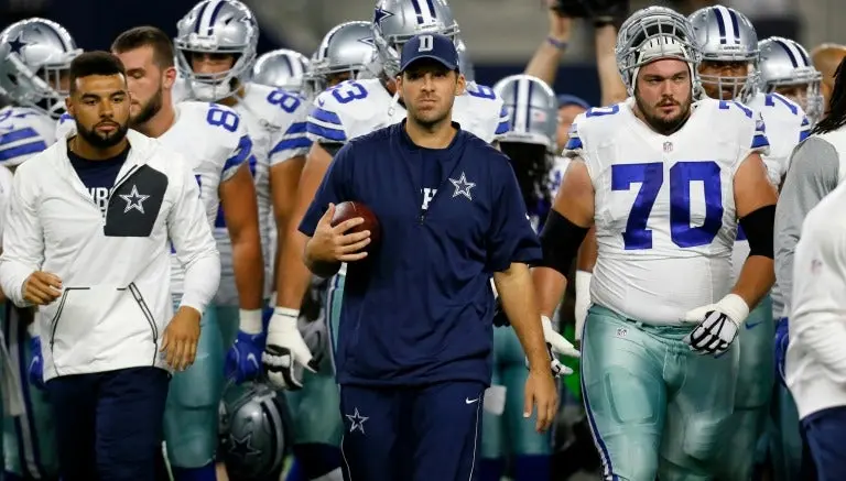 Jerry Jones revela que Tony Romo será suplente en Cowboys