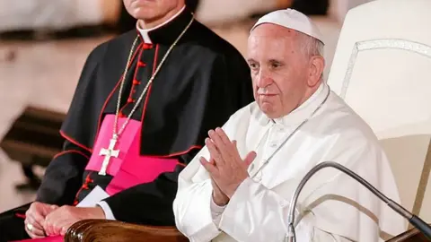 Sacerdotes ya podrán absolver el pecado del aborto
