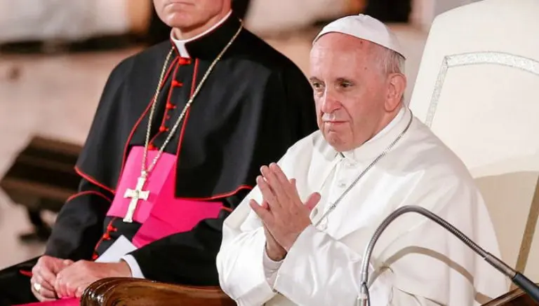 Sacerdotes ya podrán absolver el pecado del aborto