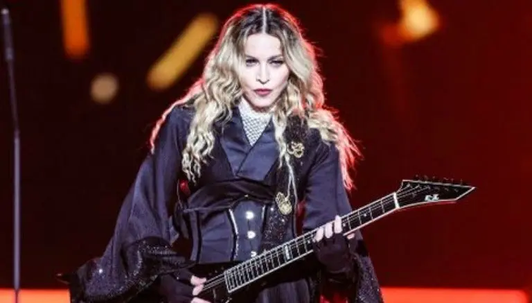 Madonna ofrece sexo oral a cambio de votos por Clinton