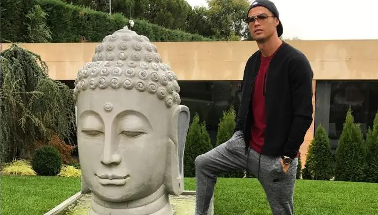 Cristiano Ronaldo 'se echa encima' a los budistas