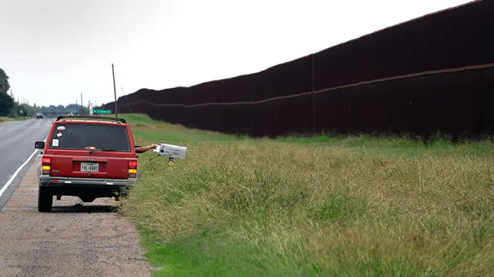 Mayoría en EU se opone a muro fronterizo