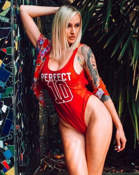 INSTAGRAM @alyssabarbara