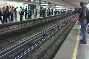 Mujer da a luz en estación del metro Guerrero