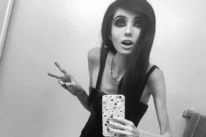 Youtuber perdería canal por 'inducir' a la anorexia
