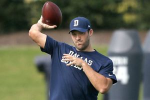 Jerry Jones cree que no deben presionar regreso de Romo