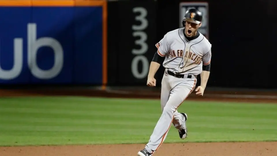 Gillaspie conecta home run que da pase a Gigantes