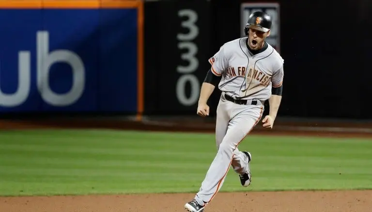 Gillaspie conecta home run que da pase a Gigantes